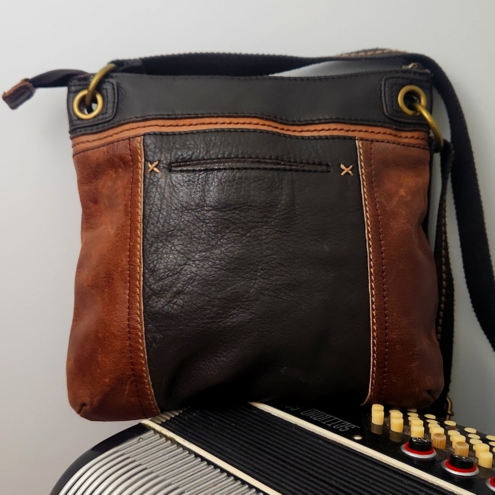 THE SAK TWO TONED DRK & MILK CHOCOLATE BROWN LEATHER CROSSBODY W/ADJUST STRAP - Picture 2 of 8